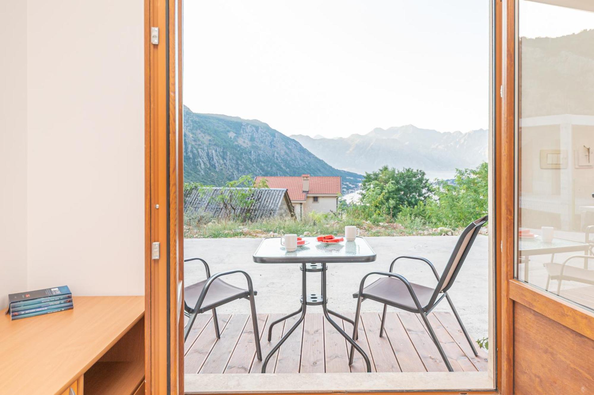 Red Hill Apartment Котор Екстериор снимка