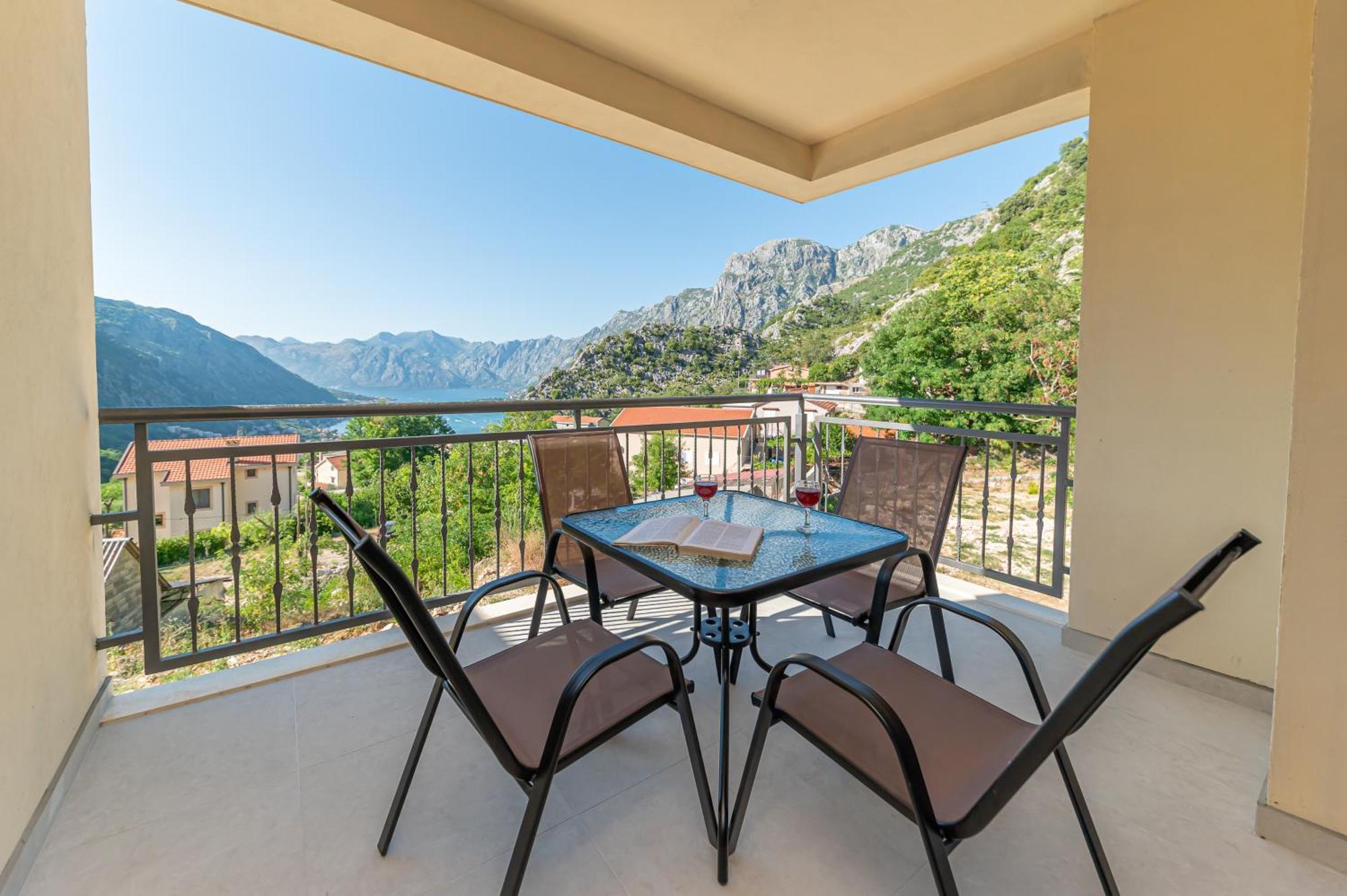 Red Hill Apartment Котор Екстериор снимка