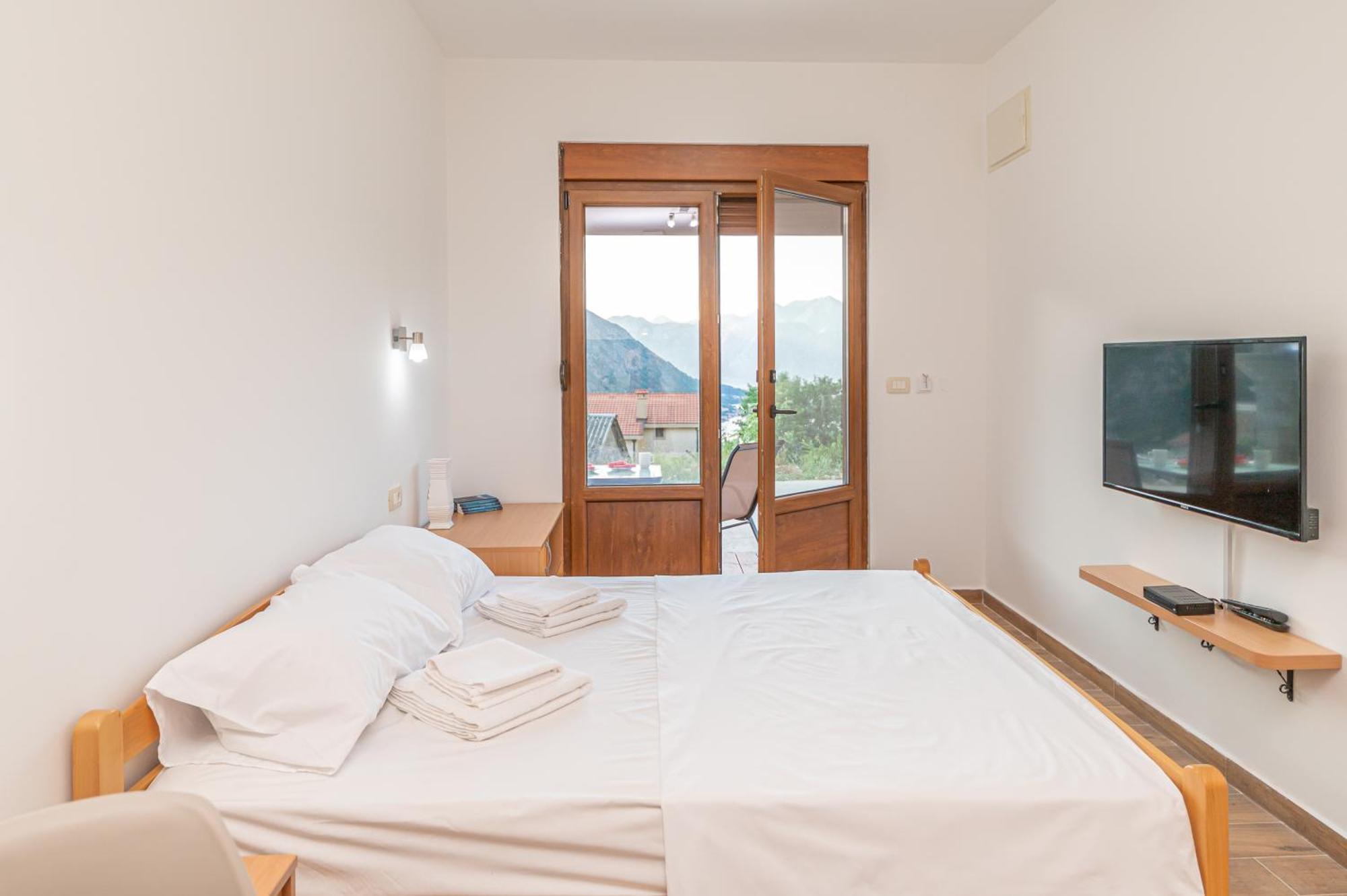 Red Hill Apartment Котор Екстериор снимка