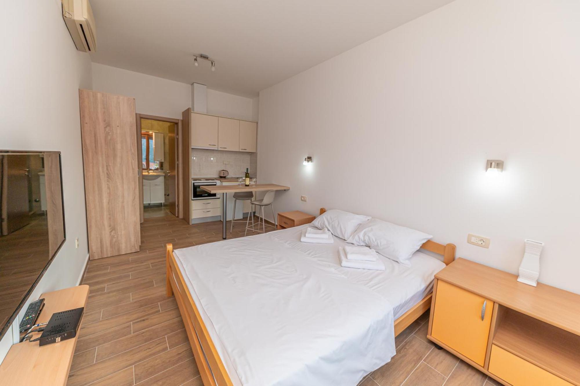 Red Hill Apartment Котор Екстериор снимка