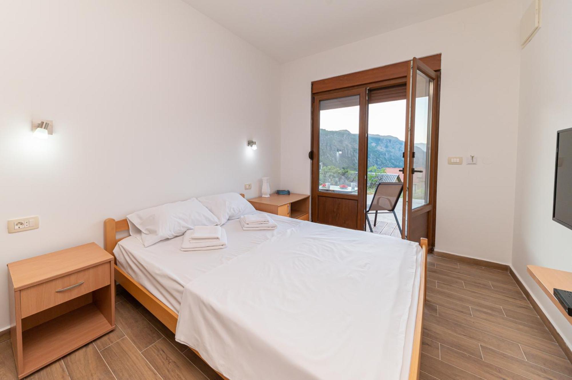 Red Hill Apartment Котор Екстериор снимка
