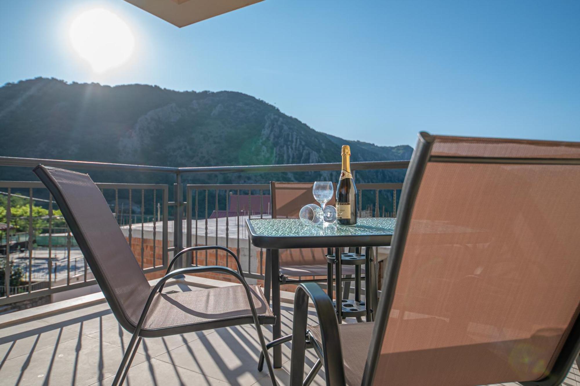 Red Hill Apartment Котор Екстериор снимка